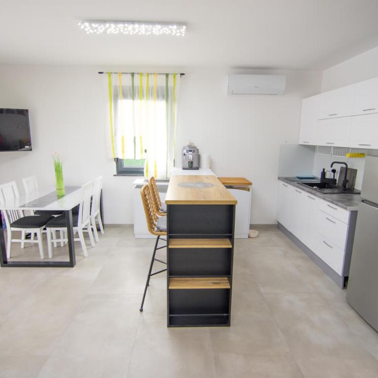 Villa Lea - Two-Bedroom Villa - 17