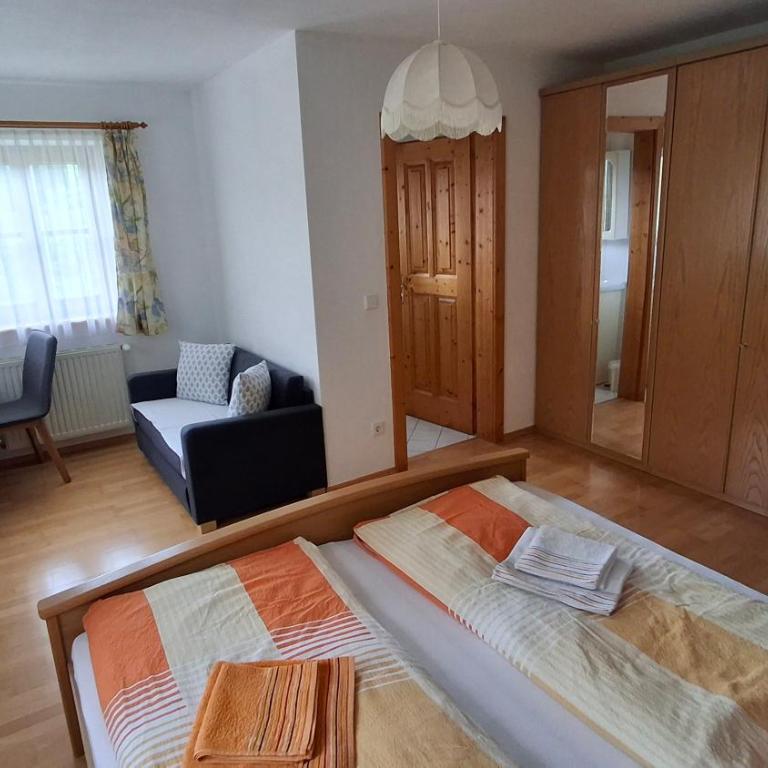 Ferienwohnung Löffelberger - Apartment mit 1 Schlafzimmer, Balkon und Bergblick - 13