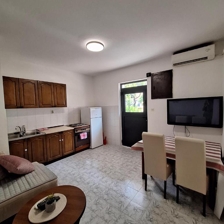 Dobrota Comfort - Two-Bedroom Apartment - 1