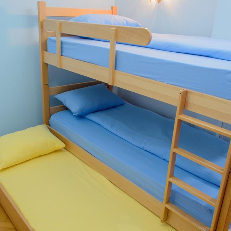 Hostel White Town - Trokrevetna Soba sa Zajedničkim Kupatilom - 3
