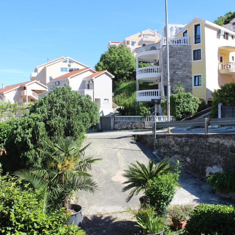 Bozovic Apartments I - Četvorokrevetna Soba sa Pogledom na Vrt - 19