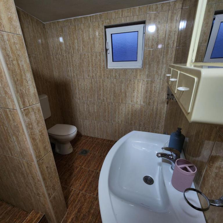 Bozovic Apartments I - Trokrevetna Soba sa Balkonom - 9