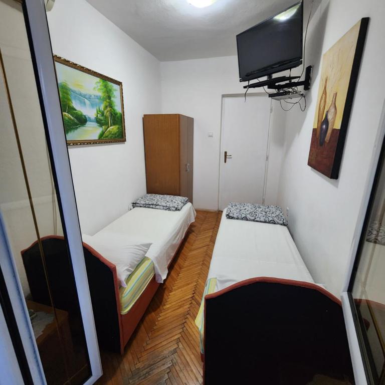 Bozovic Apartments I - Dvokrevetna Soba s Bračnim Krevetom s Pogledom na Vrt - 14