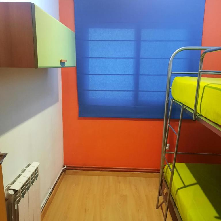 Piso de La Luna - Three-Bedroom Apartment - 12
