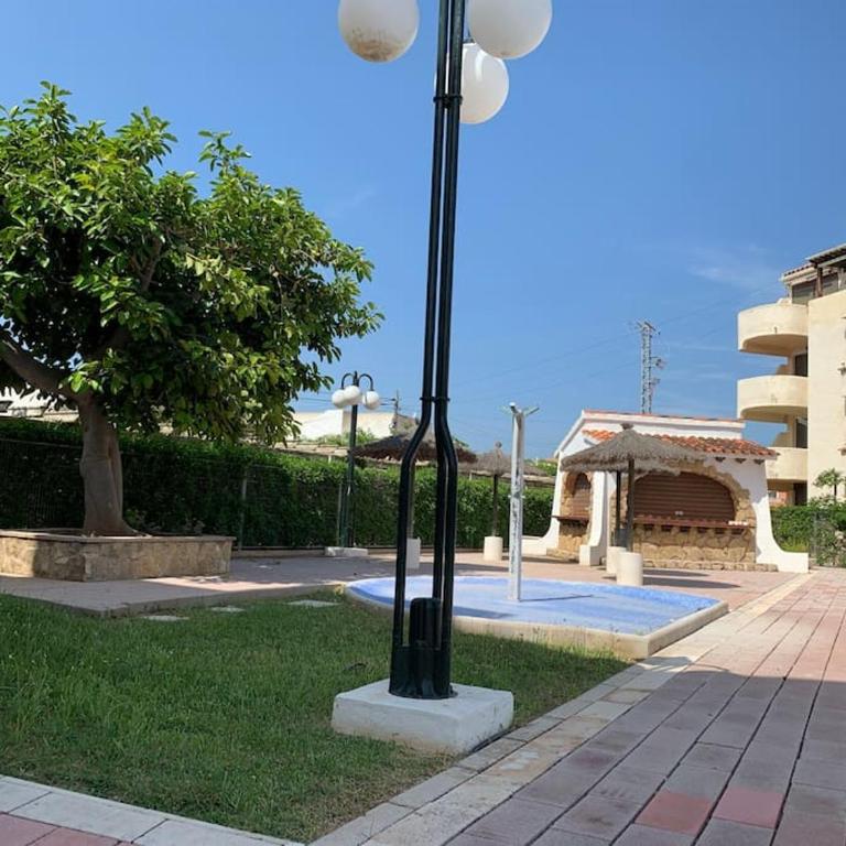 Apartamento con piscina a 200m de la playa en Denia - Apartamento de 2 dormitorios - 3