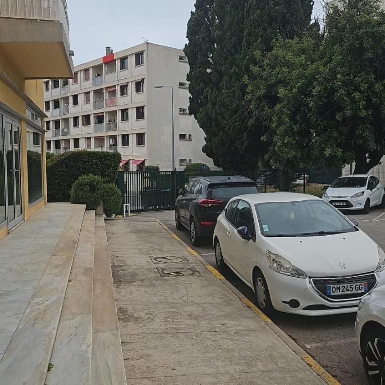Studio spacieux lumineux proche plage avec parking privé - Appartement 1 Chambre - 15
