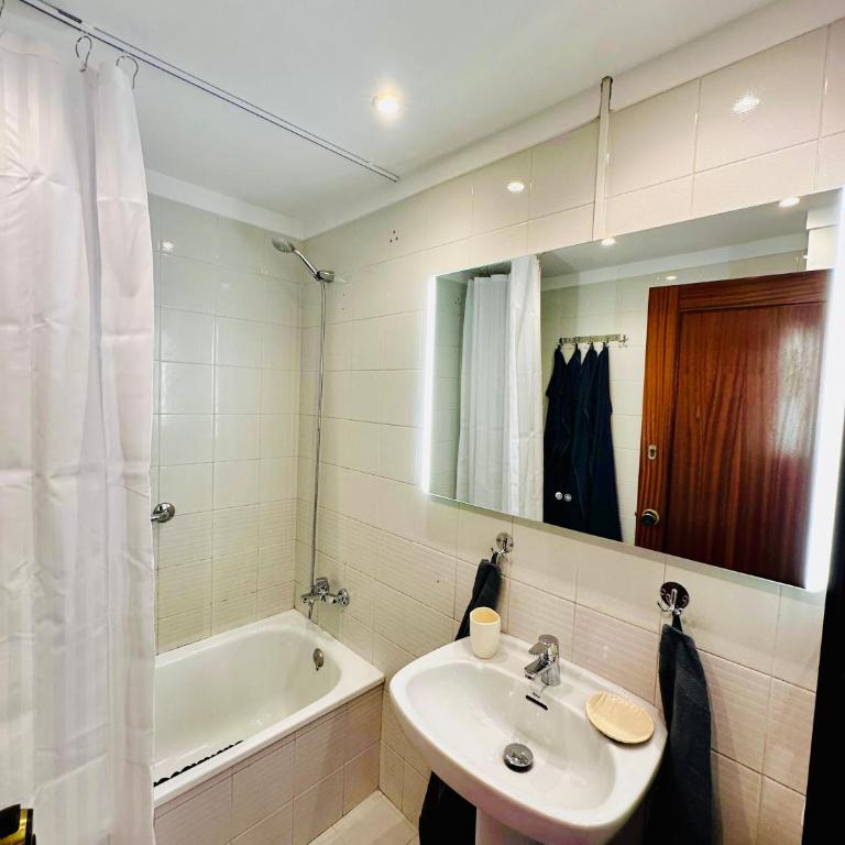 Newly renovated apartment, 6 mins to the beach - Apartamento - 24