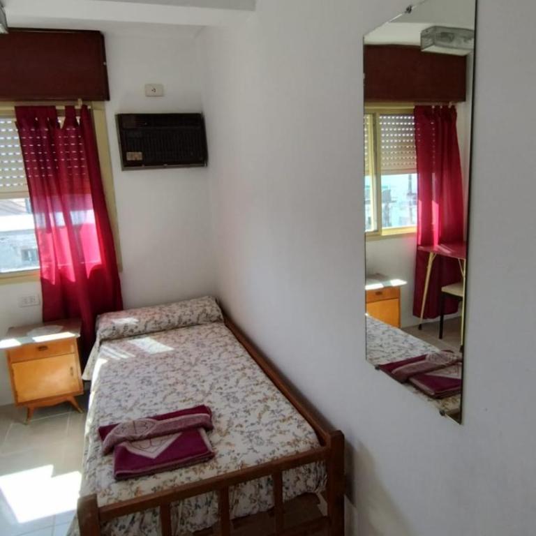 Hostal Buen Confort - Habitación Individual con baño privado - 8