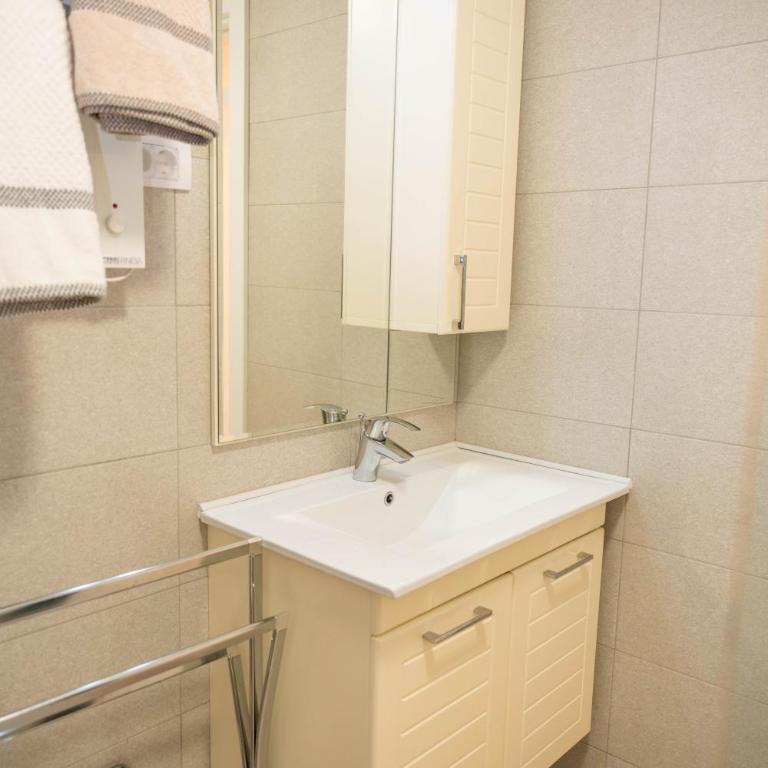 White Orchid Apartment Center Vrnjačka Banja - Apartman sa Terasom - 6