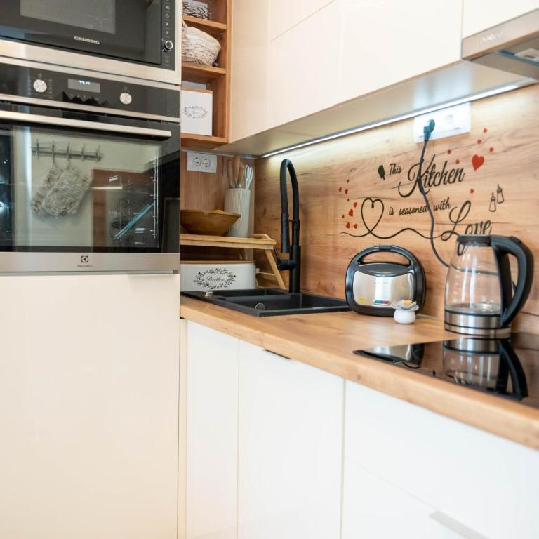 White Orchid Apartment Center Vrnjačka Banja - Apartman sa Terasom - 13
