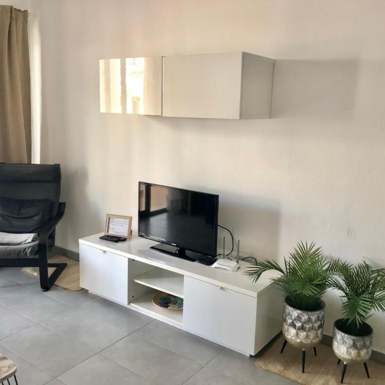 Ground floor apartment with pool, next to the beach - Two-Bedroom Apartment - 32