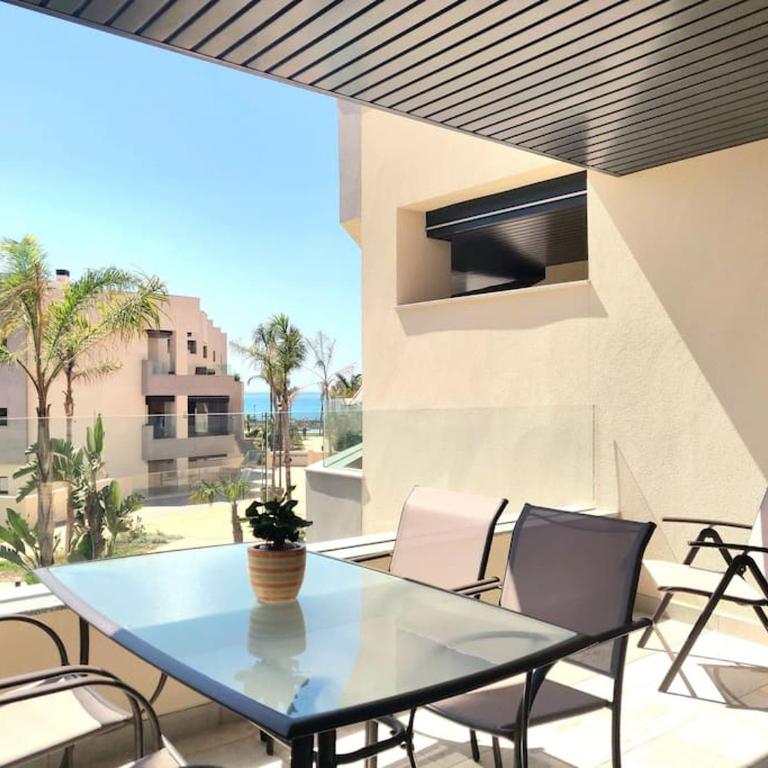 1º Línea de playa con piscina panorámica & parking - Apartamento de 2 dormitorios - 1