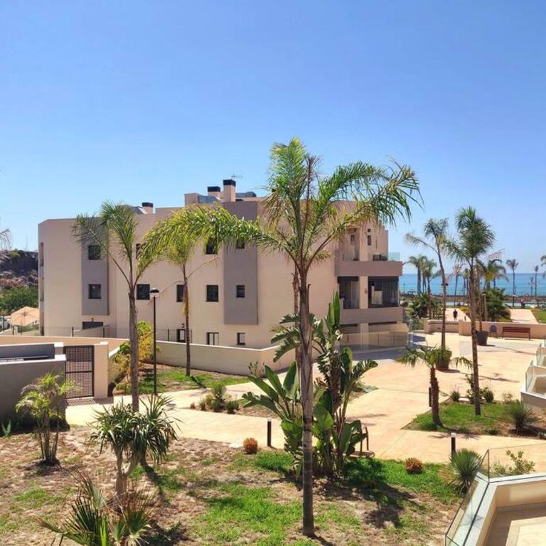 1º Línea de playa con piscina panorámica & parking - Apartamento de 2 dormitorios - 10