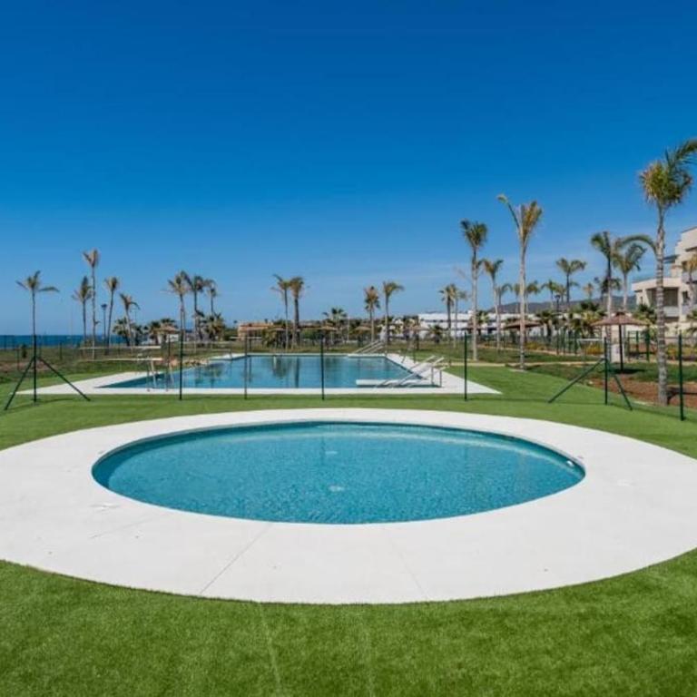 1º Línea de playa con piscina panorámica & parking - Apartamento de 2 dormitorios - 30