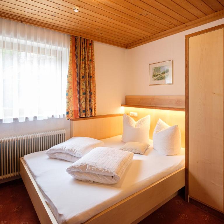 Hotel Garni DIAS - Einzelzimmer mit Dusche - 3