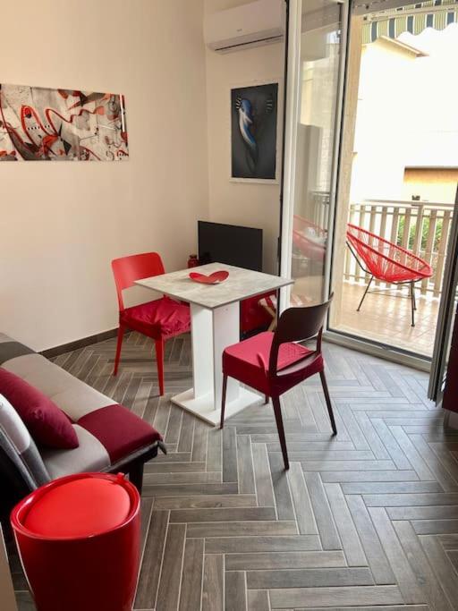 Cuore Rosso - One-Bedroom Apartment - 3