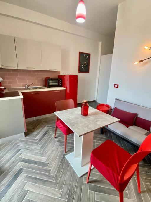 Cuore Rosso - One-Bedroom Apartment - 12