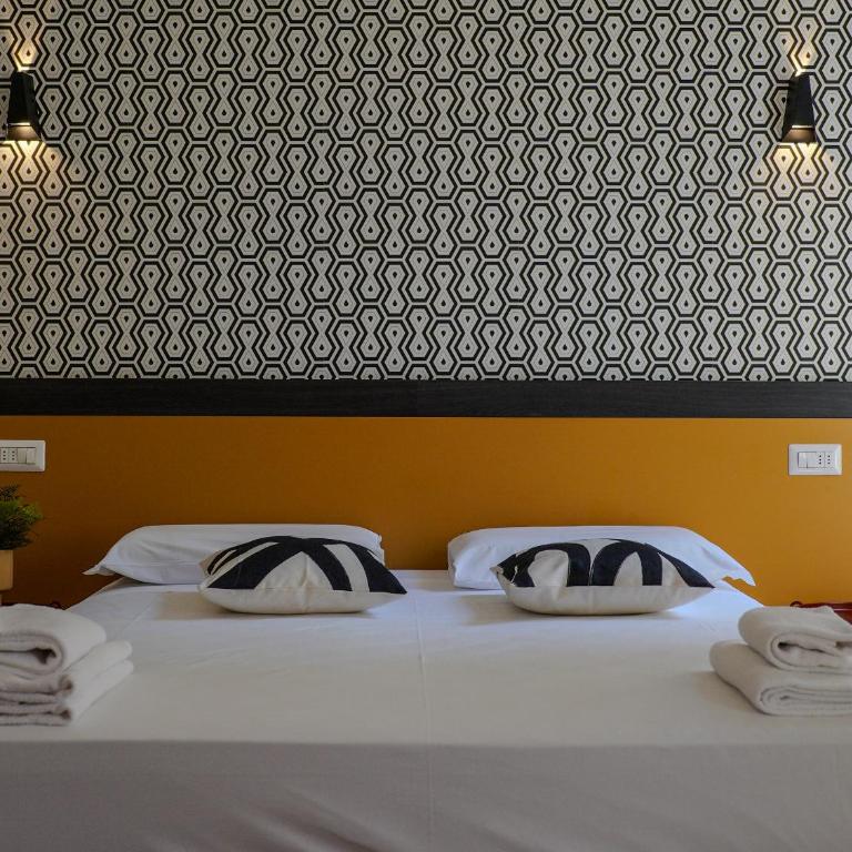 FEEL - Mille Suites - Camera Tripla con Bagno in Comune - 1
