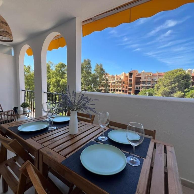 Elegante y luminoso apartamento de playa - Two-Bedroom Apartment - 1