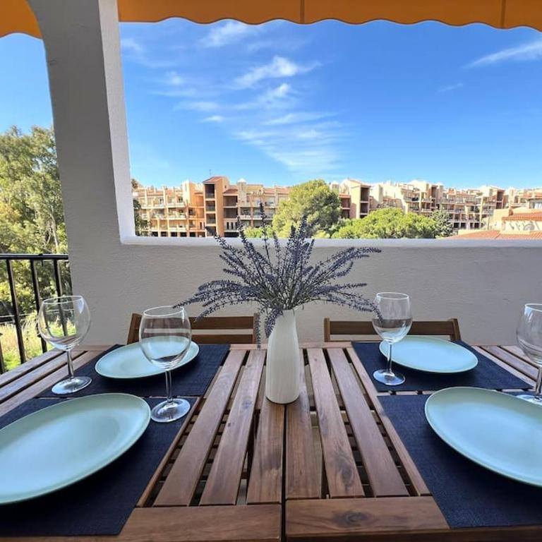 Elegante y luminoso apartamento de playa - Two-Bedroom Apartment - 4