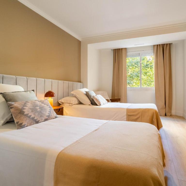 Bernabeu Exclusive en Madrid - Three-Bedroom Apartment with Balcony - 11