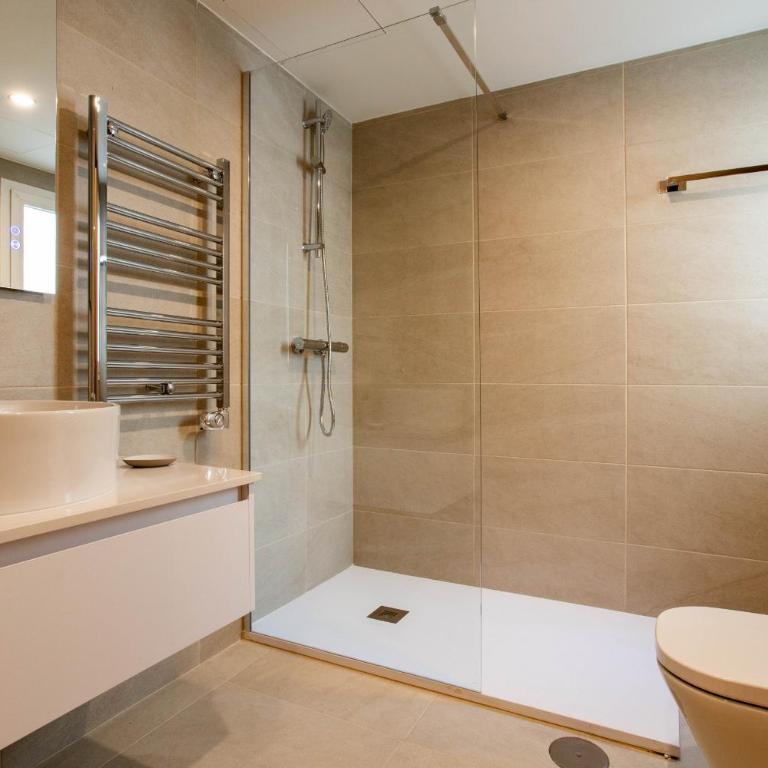 Bernabeu Exclusive en Madrid - Three-Bedroom Apartment with Balcony - 13