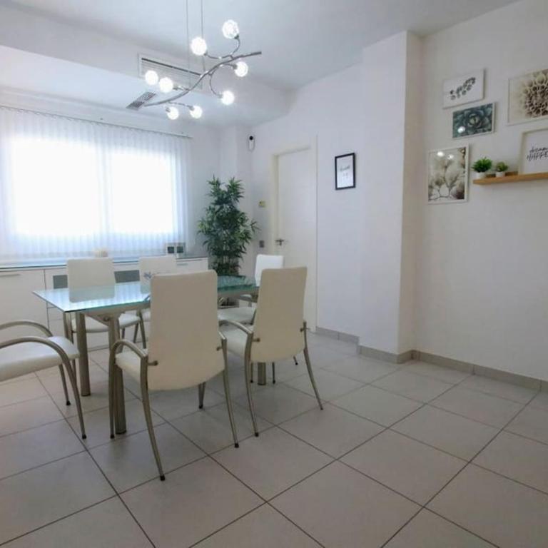 TESS Villa Andalusian Sun - Six-Bedroom House - 9