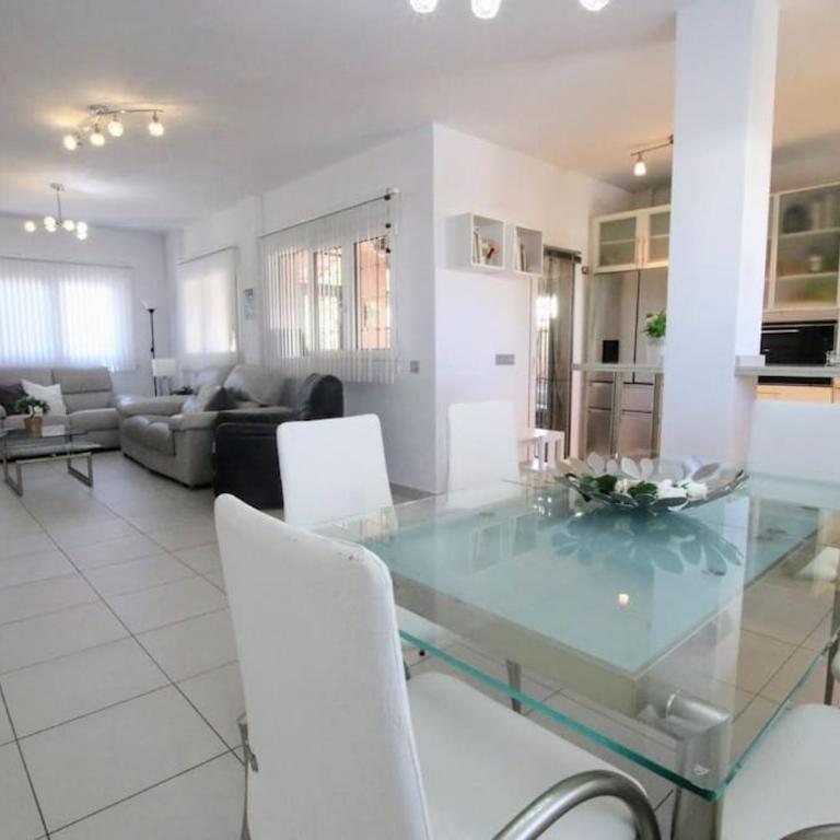 TESS Villa Andalusian Sun - Six-Bedroom House - 4