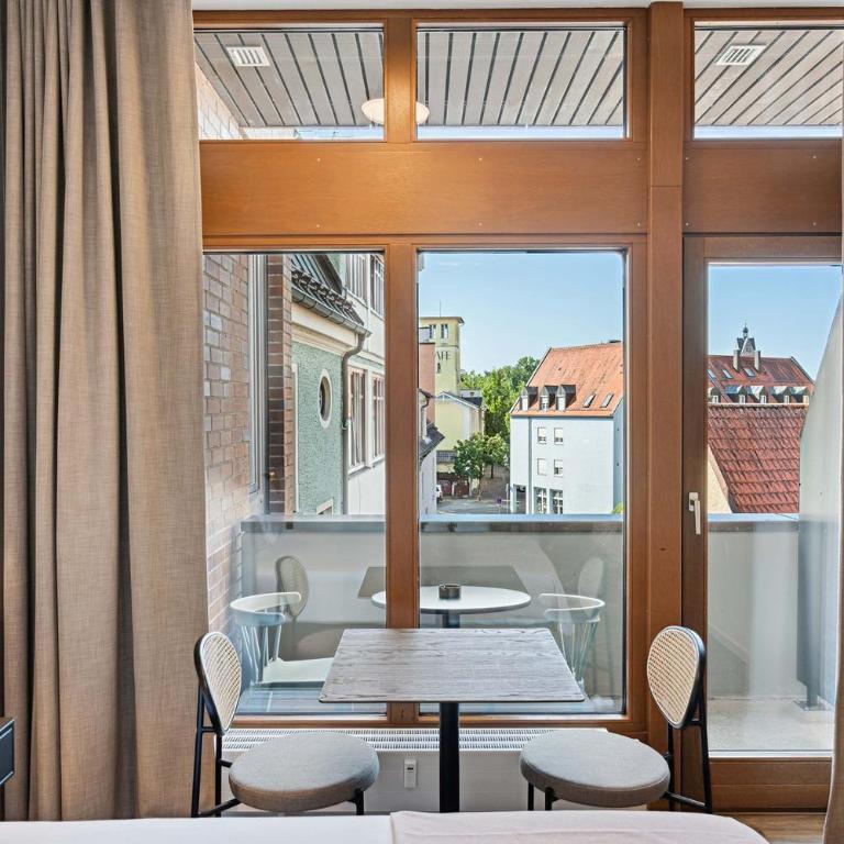 Limehome Memmingen Maximilians - Suite mit Balkon - 2