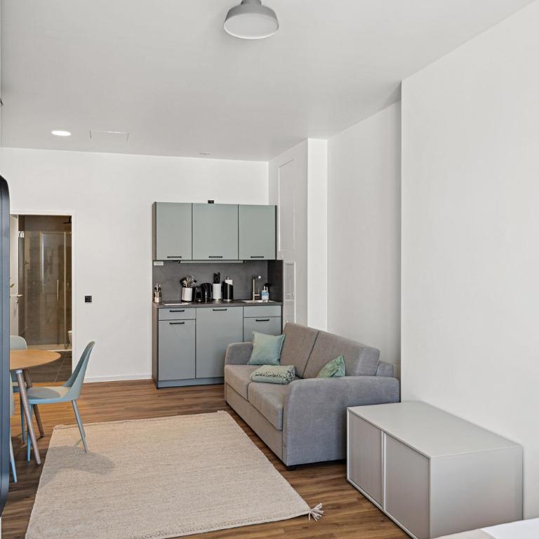 Limehome Memmingen Maximilians - Suite mit Schlafsofa - 10