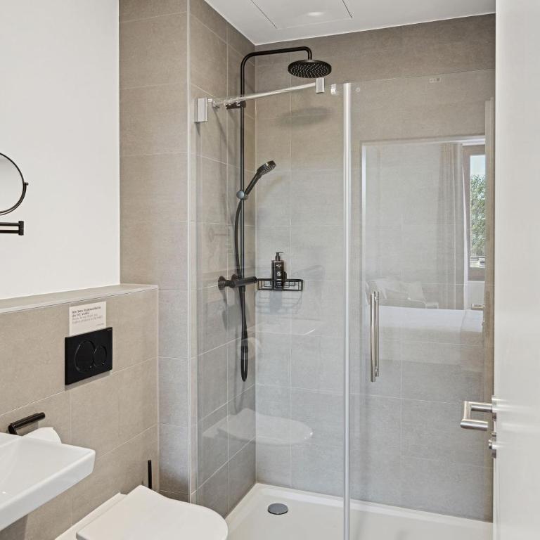Limehome Memmingen Maximilians - Suite mit Schlafsofa - 5