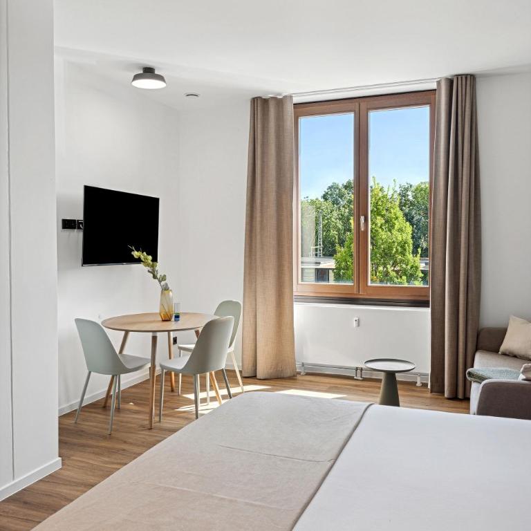 Limehome Memmingen Maximilians - Suite mit Schlafsofa - 14