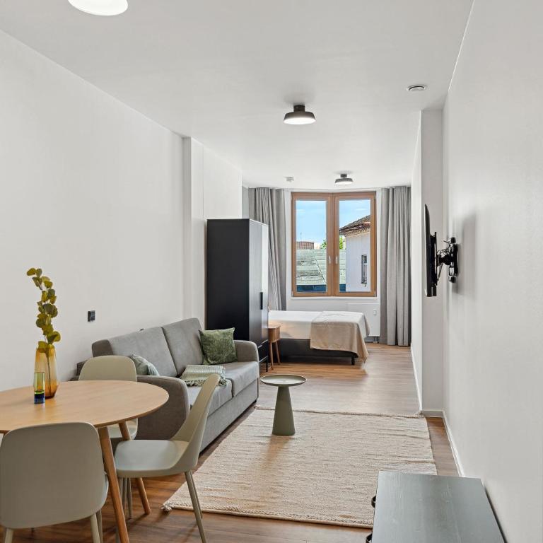 Limehome Memmingen Maximilians - Comfort Suite mit Schlafsofa - 2