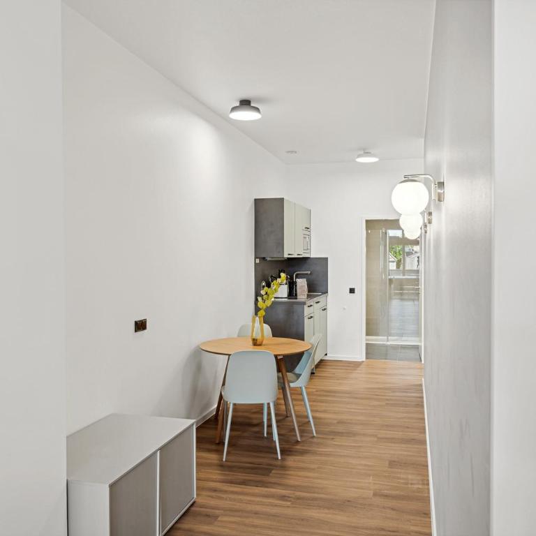 Limehome Memmingen Maximilians - Comfort Suite mit Balkon - 15