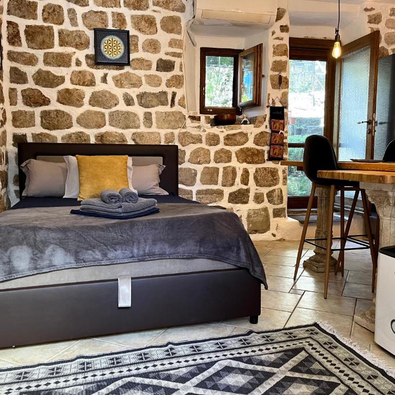 HealthyStudio512 Apartments - Double Room with Patio - 4