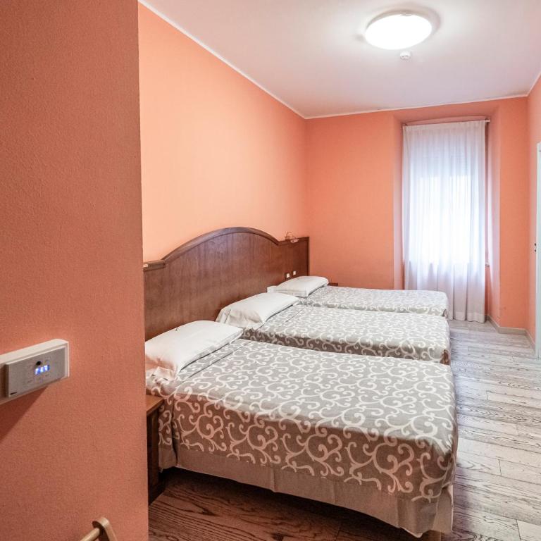 Hotel Italia - Camera Tripla Superior - 1