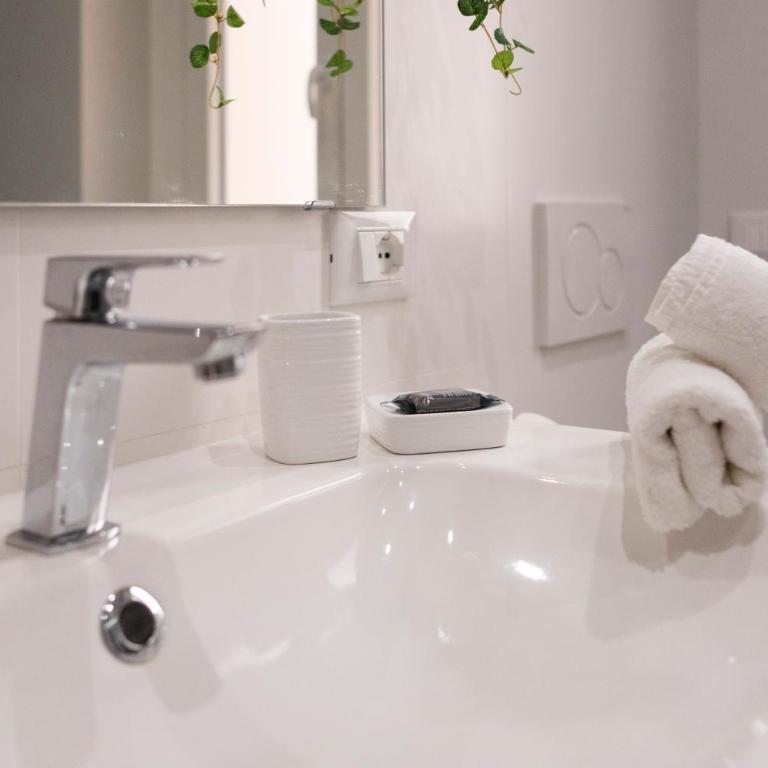 Carlotta Stylish Apartment Close Tiburtina Station - Appartamento con 2 Camere da Letto e Balcone - 23