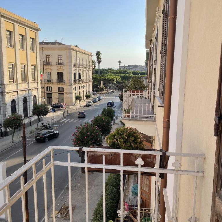 Donna Laura Apartments - Charme Sicilian Living - Appartamento Deluxe con 1 Camera da Letto e Vista Città - 15