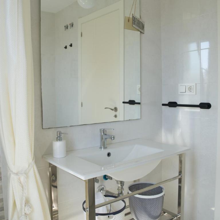 Playa Marinsa Torre del Mar - Two-Bedroom Apartment - 5