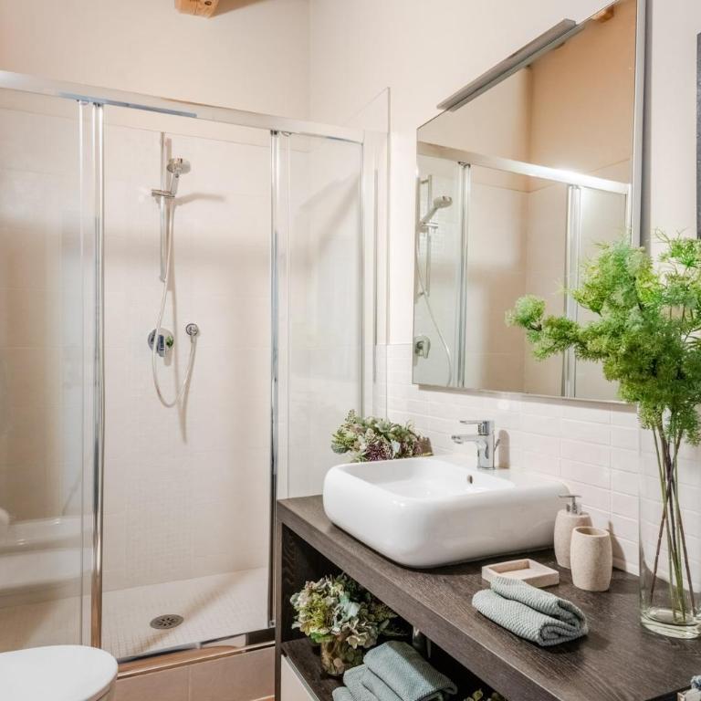 Letters from Lucca Contemporary 2 Bedrooms 2 Bathrooms Apartment - Two-Bedroom Apartment - 19