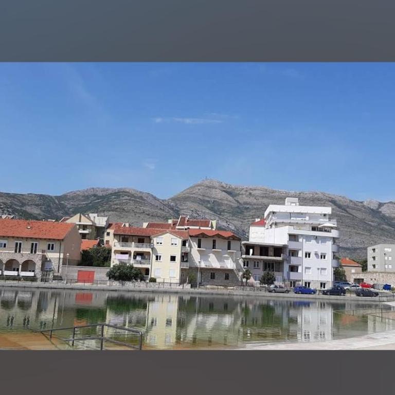 Apartman centar grada 1 - Apartman sa Pogledom na Bazen - 14