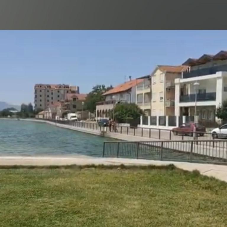 Apartman centar grada 1 - Apartman sa Pogledom na Bazen - 16