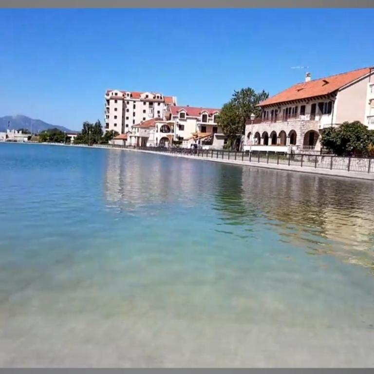 Apartman centar grada 1 - Apartman sa Pogledom na Bazen - 23