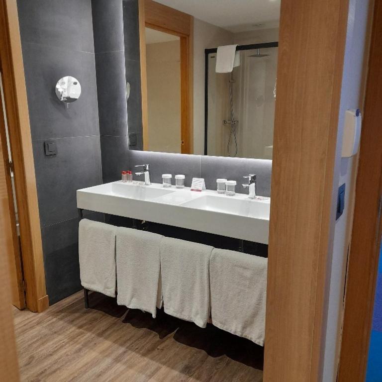 SOMMOS Hotel Benasque Spa - Habitación Familiar (2 adultos y 2 niños) - 17