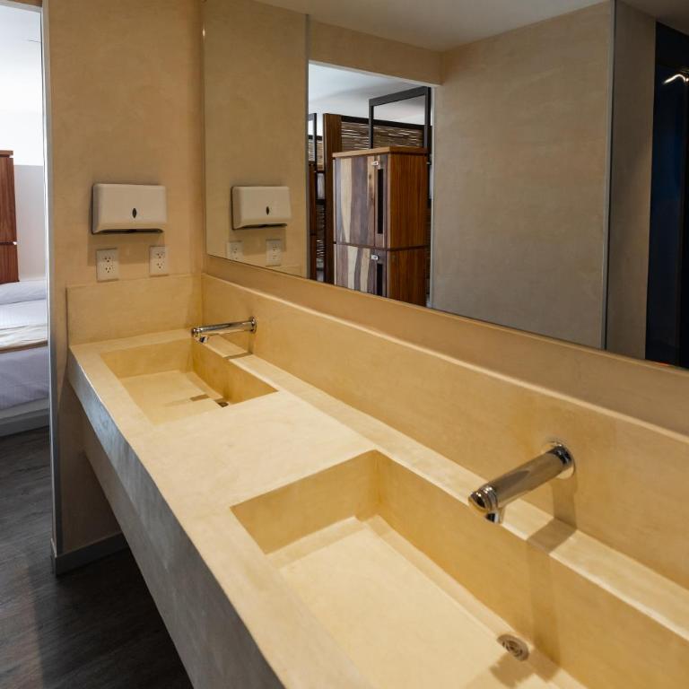 SUUT Hostal Boutique - Bed in 8-Bed Female Dormitory Room - 5