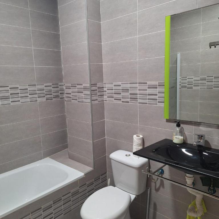 apartamentos Centro PICASSO - One-Bedroom Apartment - 8