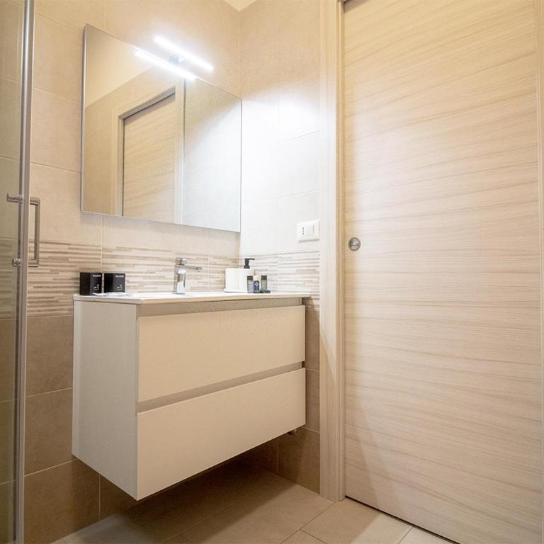 Athena Rooms - Parcheggio privato - Camera Matrimoniale con Bagno Privato - 3