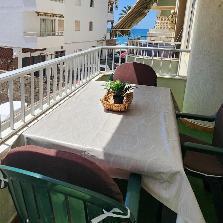Seaview Terrace, Beachfront Bliss & Towncenter - Terraza con vistas al mar, a pie de playa y céntrico - Two-Bedroom Apartment - 3