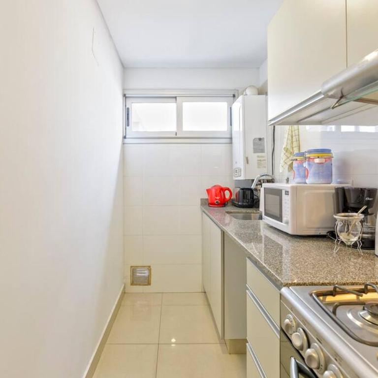 Luminoso y cómodo, excelente ubicación - Apartamento de 2 dormitorios - 20