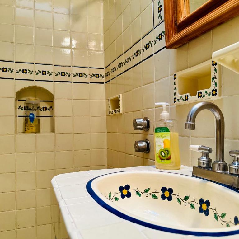 La Casa Grande - Deluxe King Room - 4
